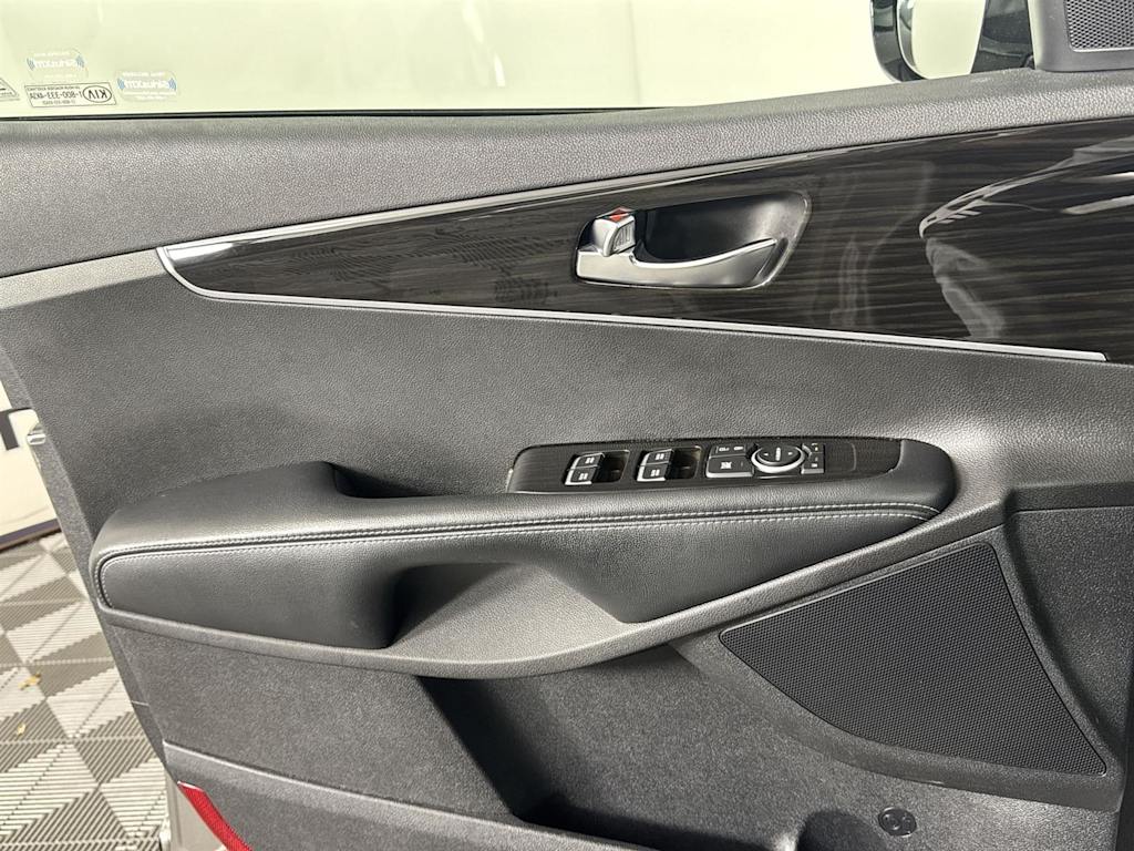 2019 Kia Sorento LX 24