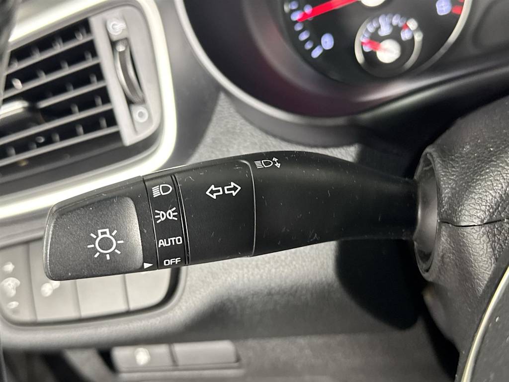 2019 Kia Sorento LX 29