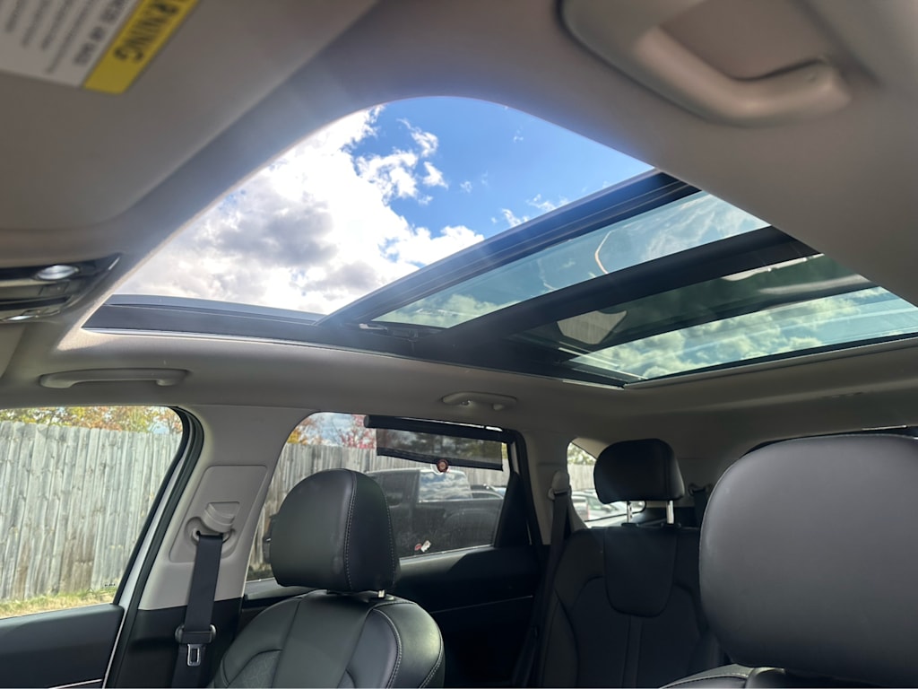 Thumbnail: 2023 Kia Sorento - 17