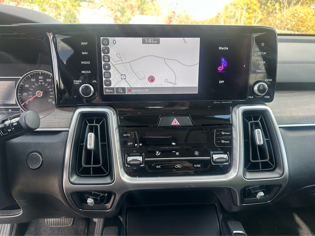 Thumbnail: 2023 Kia Sorento - 11