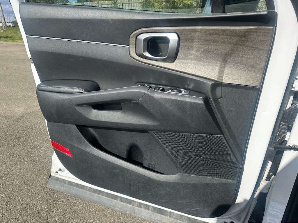 Thumbnail: 2023 Kia Sorento - 22