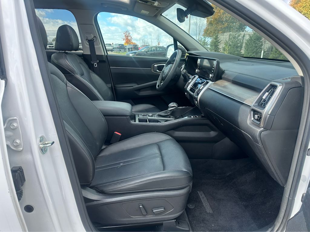 Thumbnail: 2023 Kia Sorento - 23