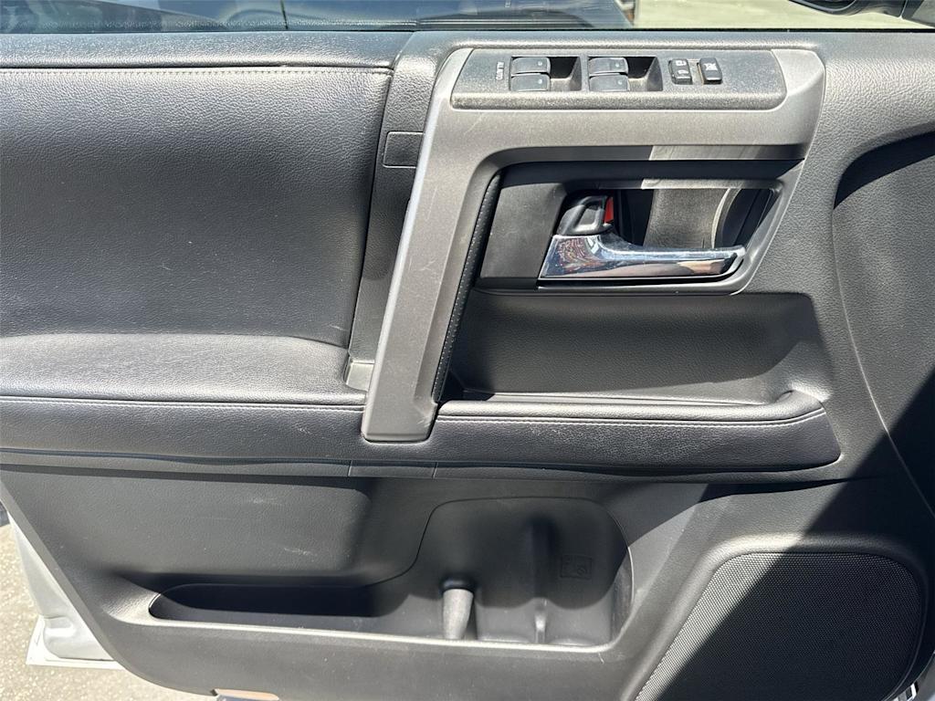 Thumbnail: 2016 Toyota 4Runner - 23