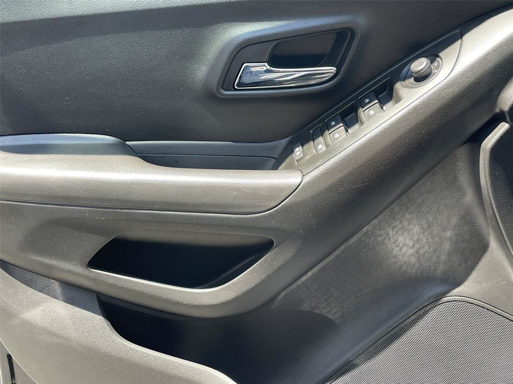 Thumbnail: 2020 Chevrolet Trax - 23