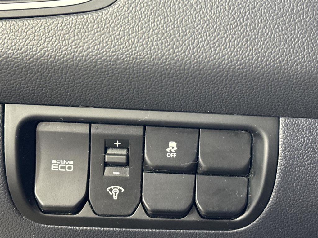 Thumbnail: 2016 Kia Rio - 21