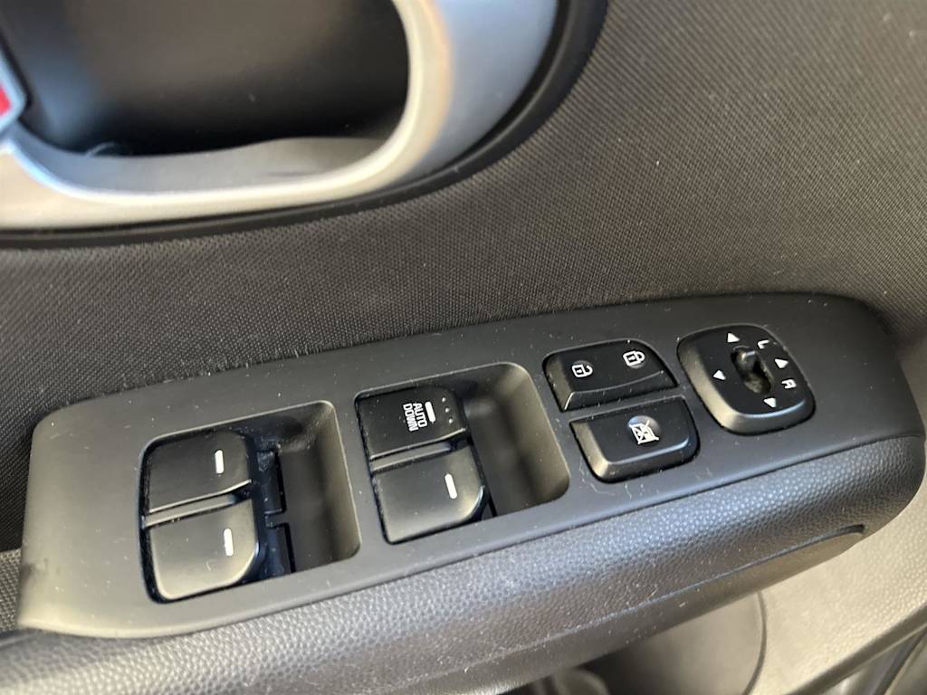 Thumbnail: 2016 Kia Soul - 22
