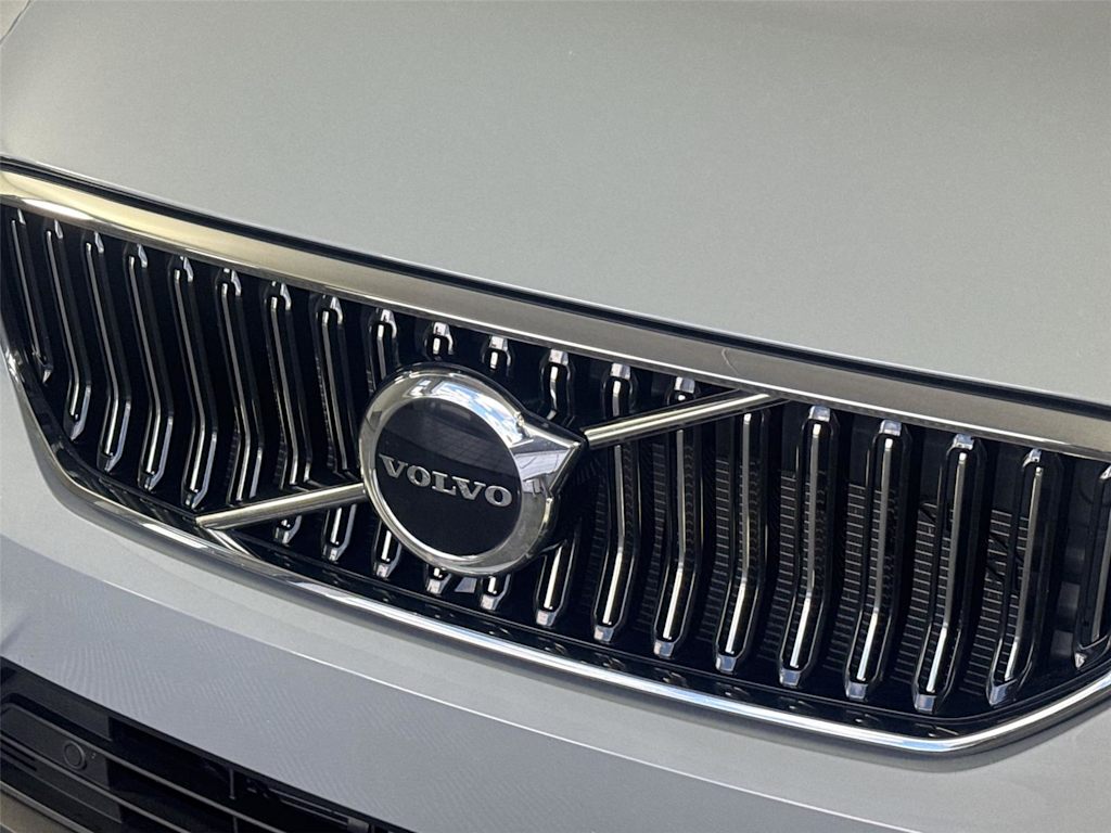 Thumbnail: 2025 Volvo XC40 - 30