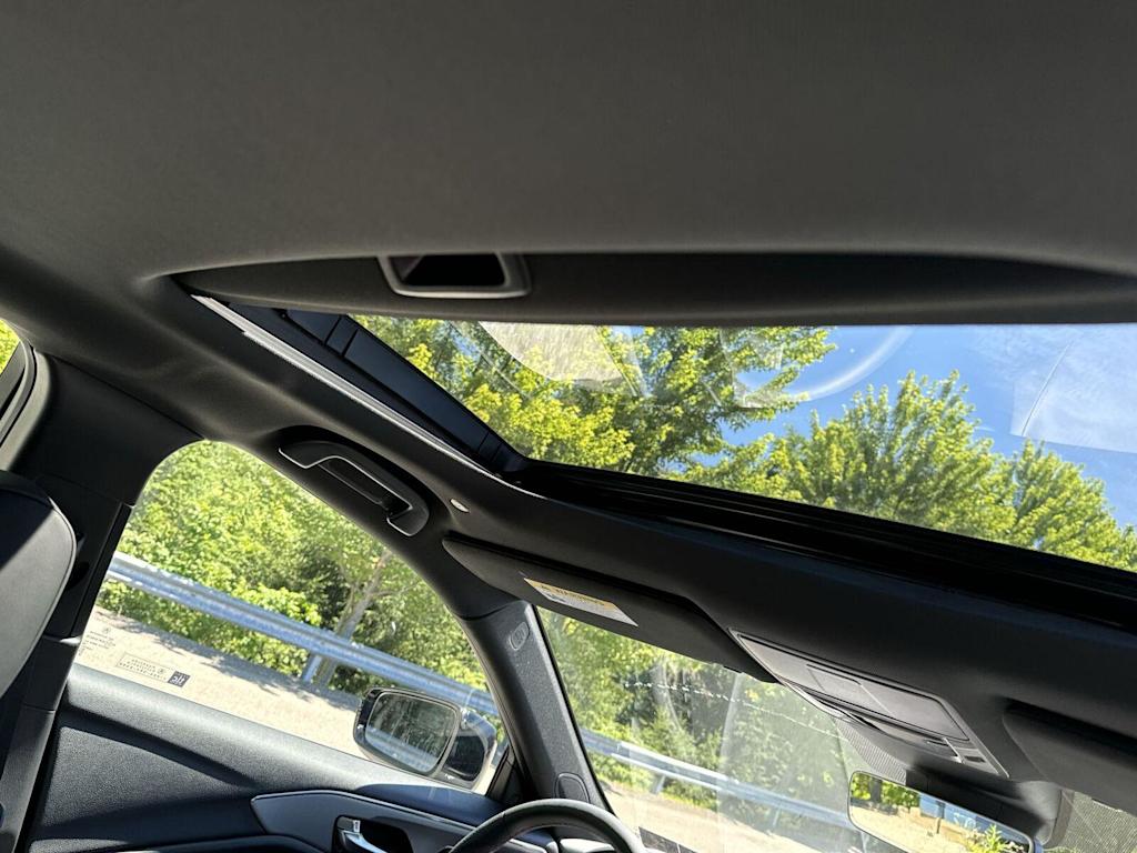 Thumbnail: 2025 Acura TLX - 25