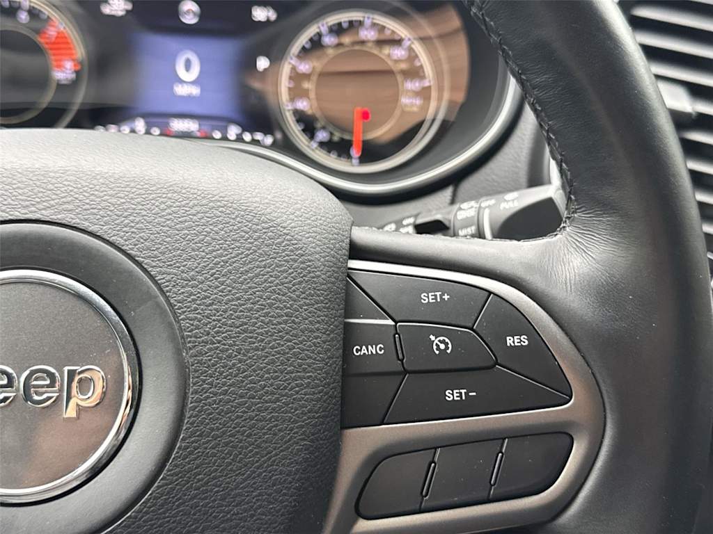 Thumbnail: 2019 Jeep Cherokee - 25