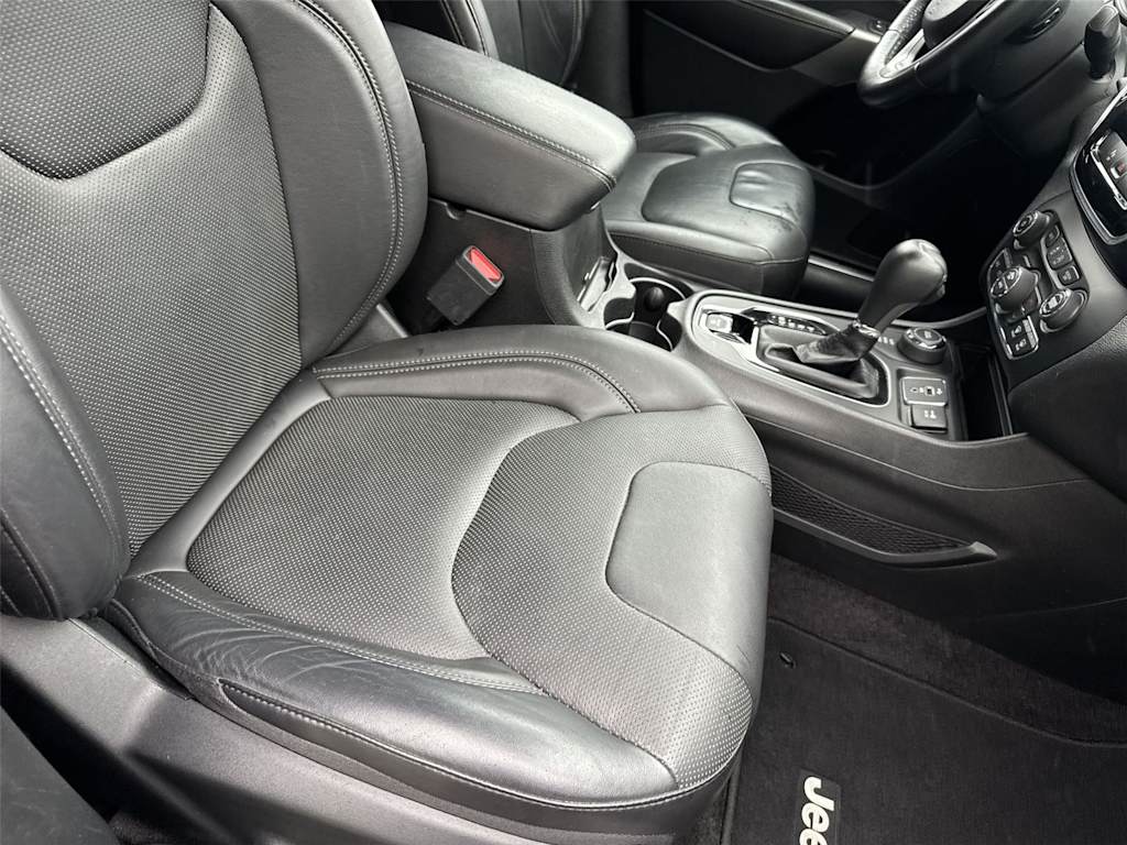 Thumbnail: 2019 Jeep Cherokee - 23