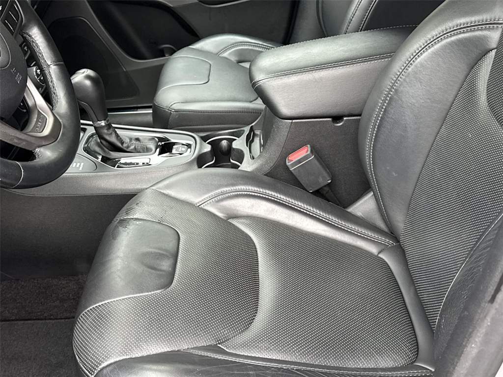Thumbnail: 2019 Jeep Cherokee - 8