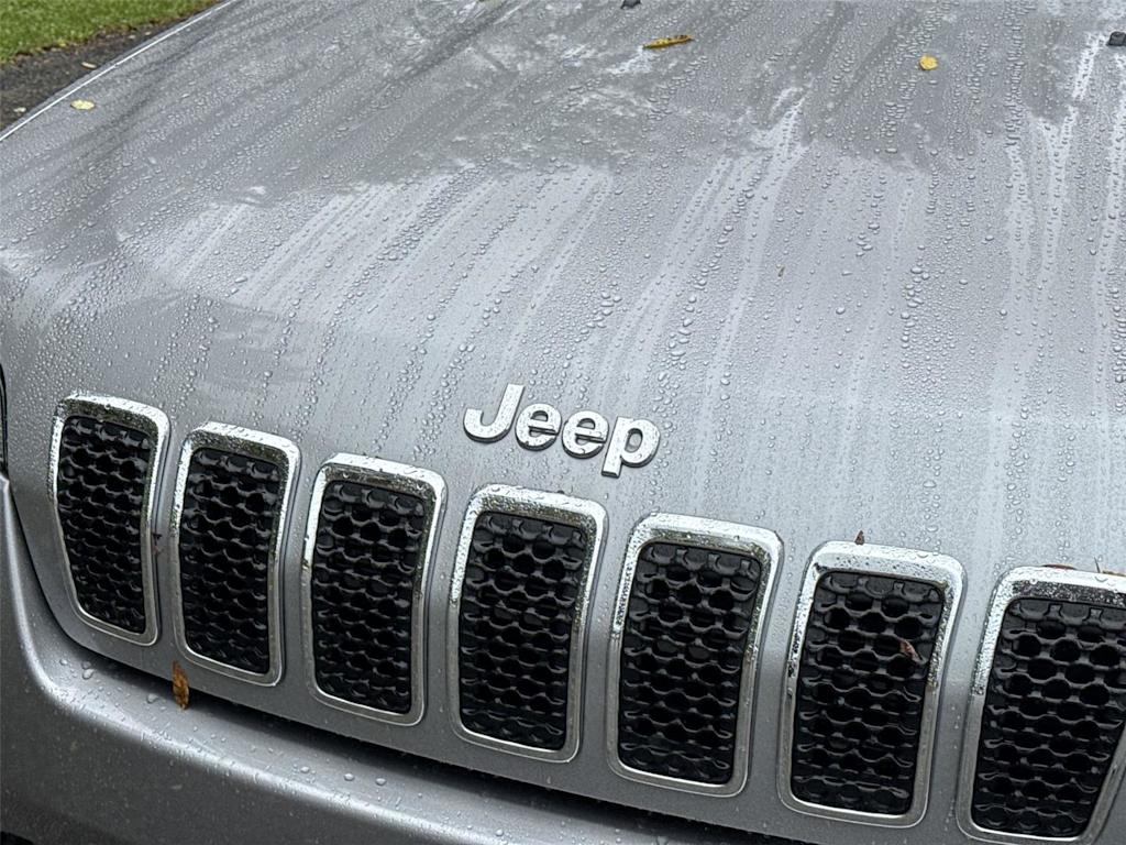 Thumbnail: 2019 Jeep Cherokee - 6