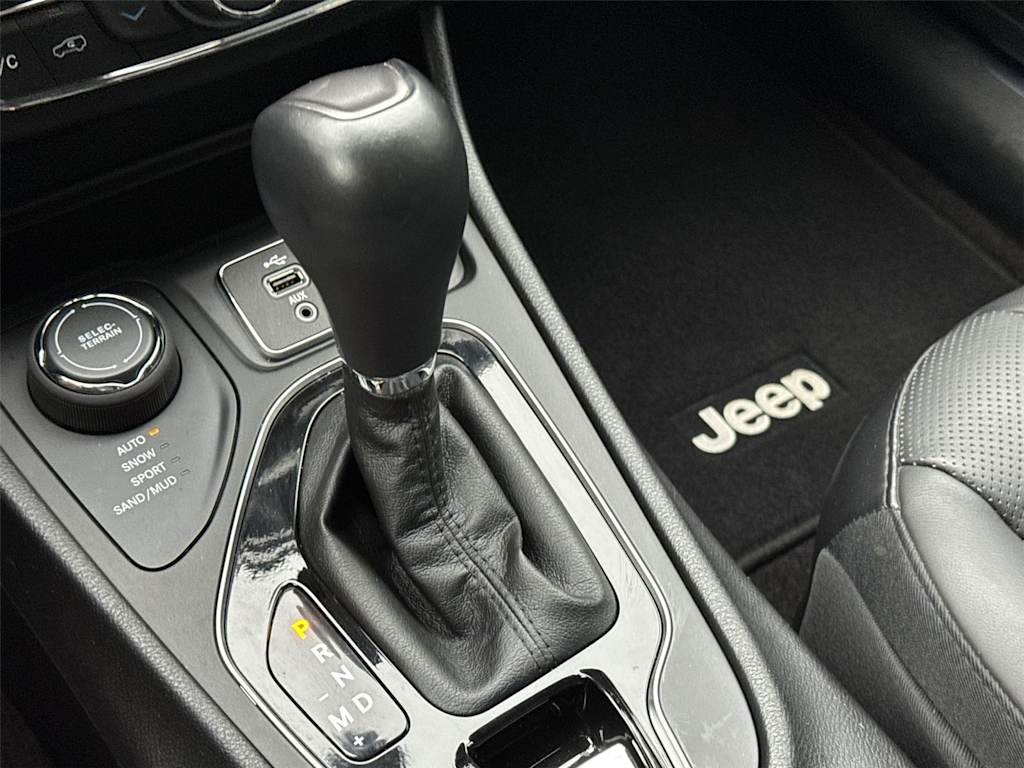 Thumbnail: 2019 Jeep Cherokee - 30