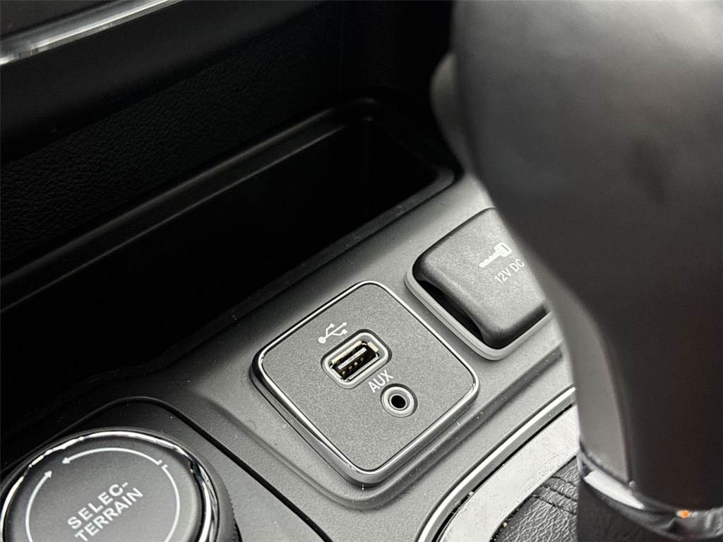 Thumbnail: 2019 Jeep Cherokee - 29