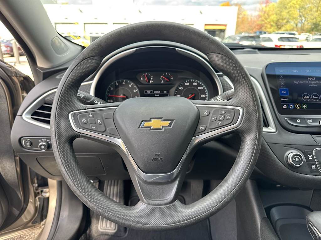 Thumbnail: 2022 Chevrolet Malibu - 2