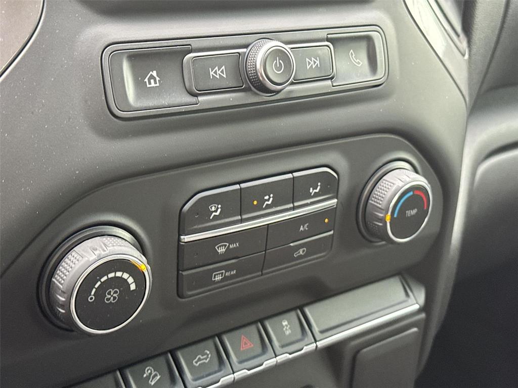 Thumbnail: 2019 Chevrolet Silverado 1500 - 29