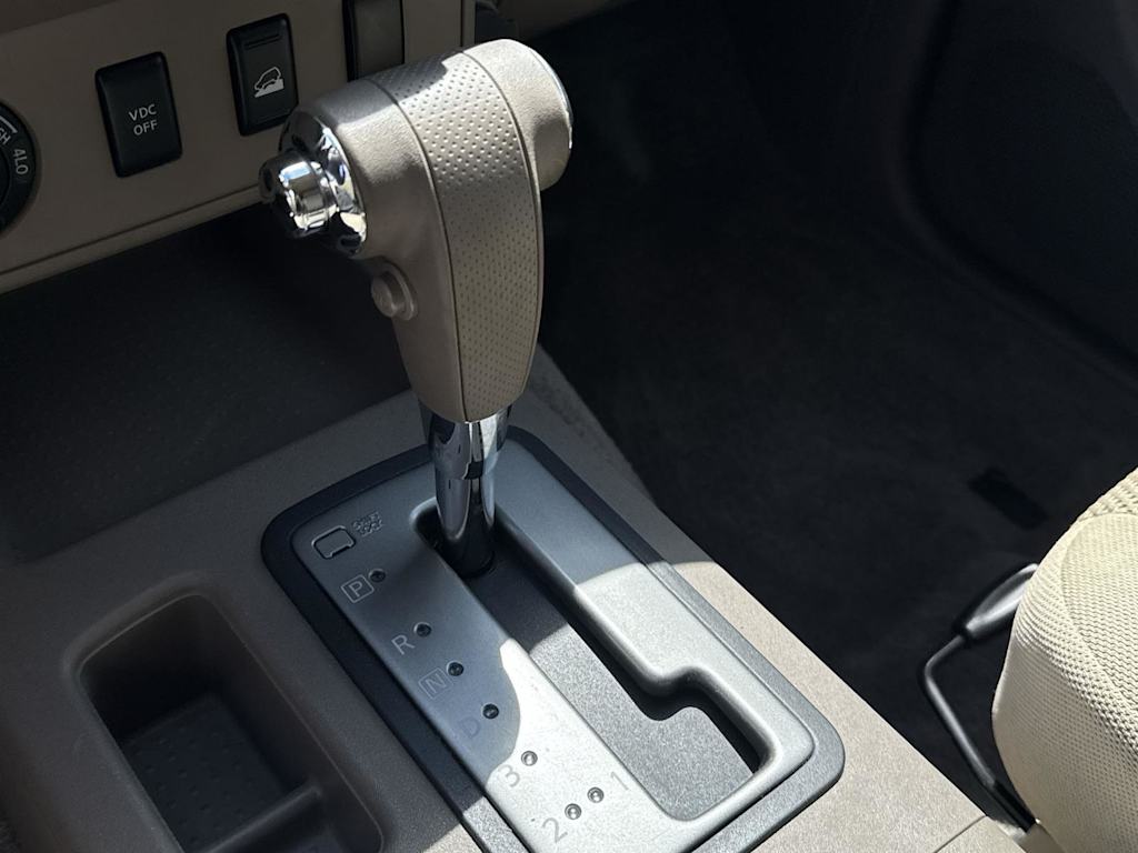 2010 Nissan Frontier SE 26