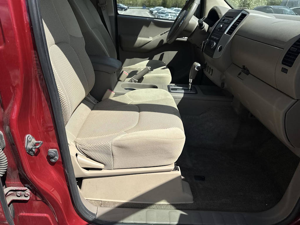 2010 Nissan Frontier SE 22