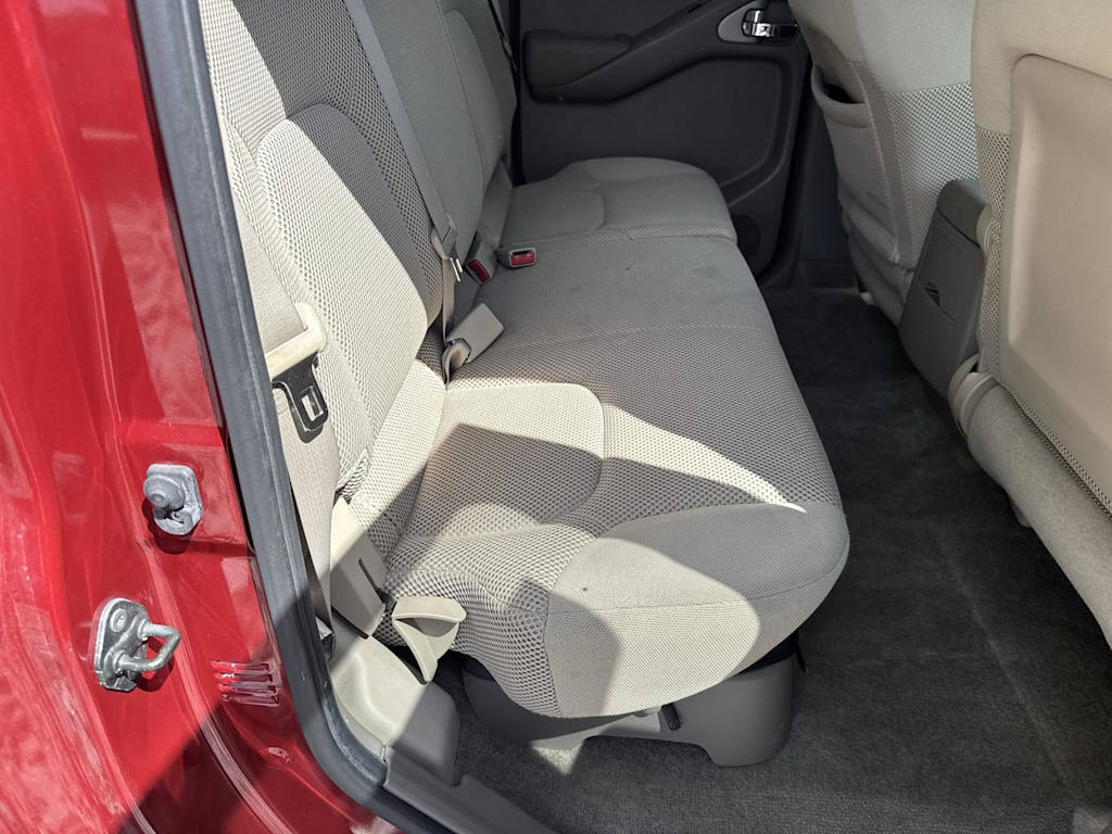 2010 Nissan Frontier SE 21