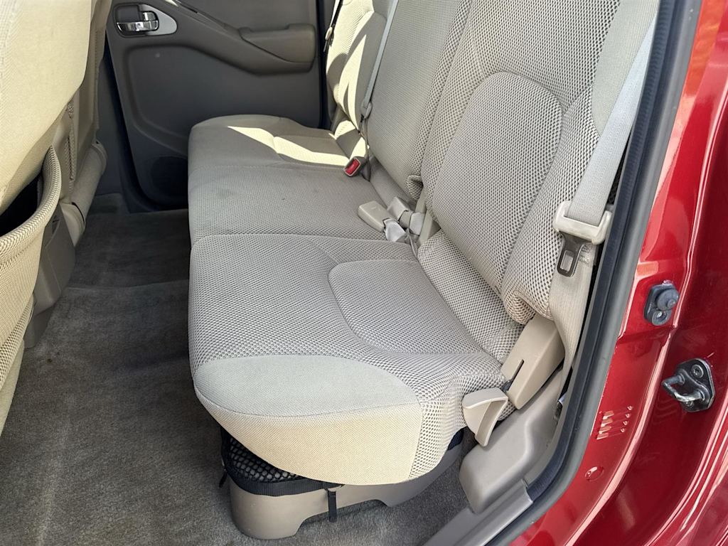 2010 Nissan Frontier SE 10