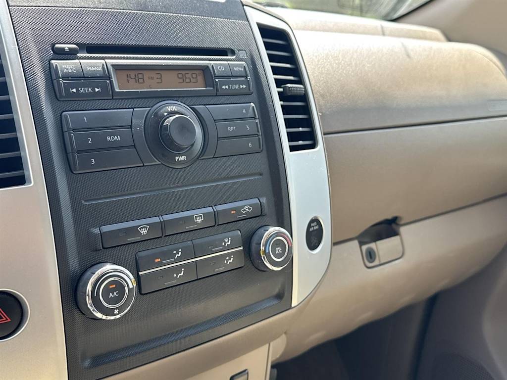 2010 Nissan Frontier SE 11