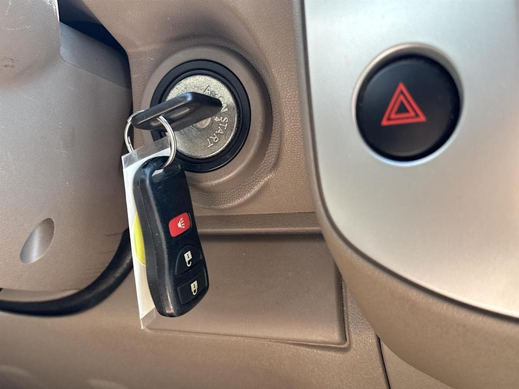 2010 Nissan Frontier SE 28