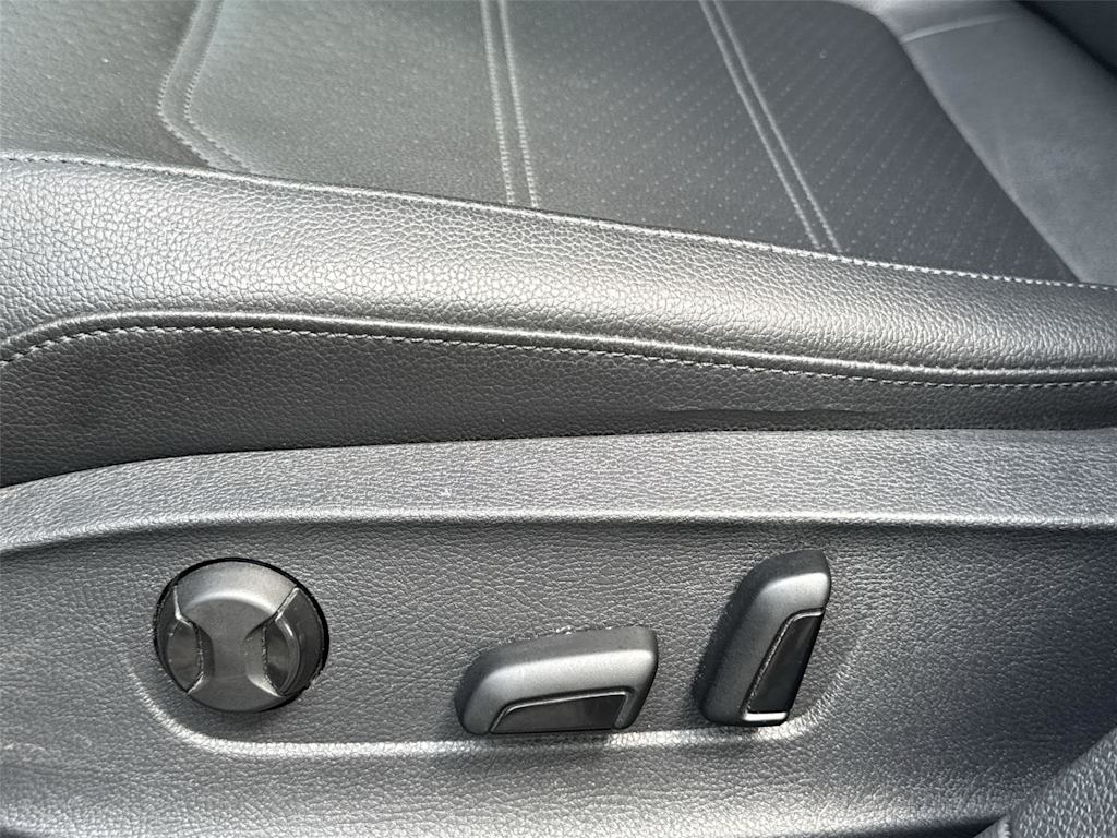 Thumbnail: 2017 Volkswagen Passat - 17