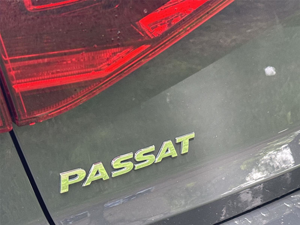 Thumbnail: 2017 Volkswagen Passat - 16