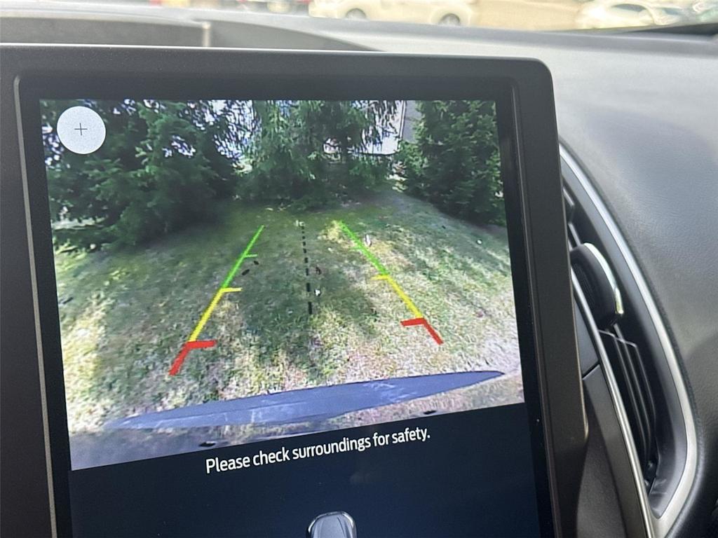 Thumbnail: 2021 Ford Edge - 28