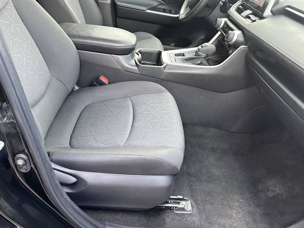2023 Toyota RAV4 XLE 22