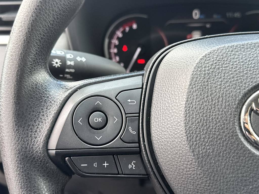 2023 Toyota RAV4 XLE 23