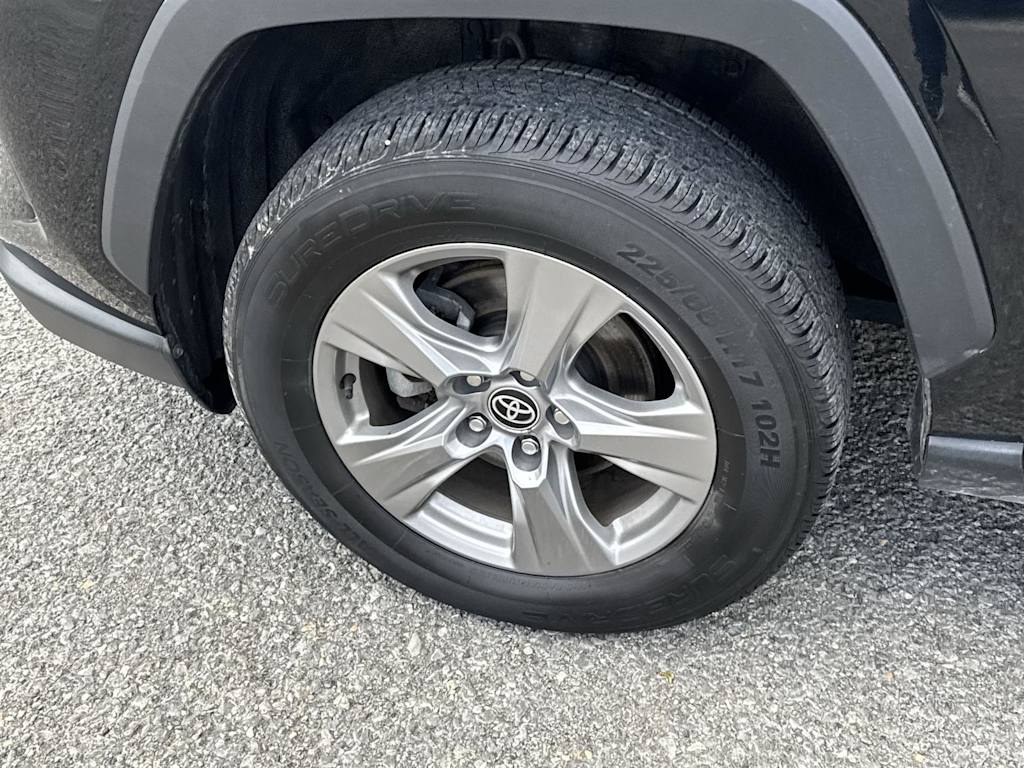 2023 Toyota RAV4 XLE 8