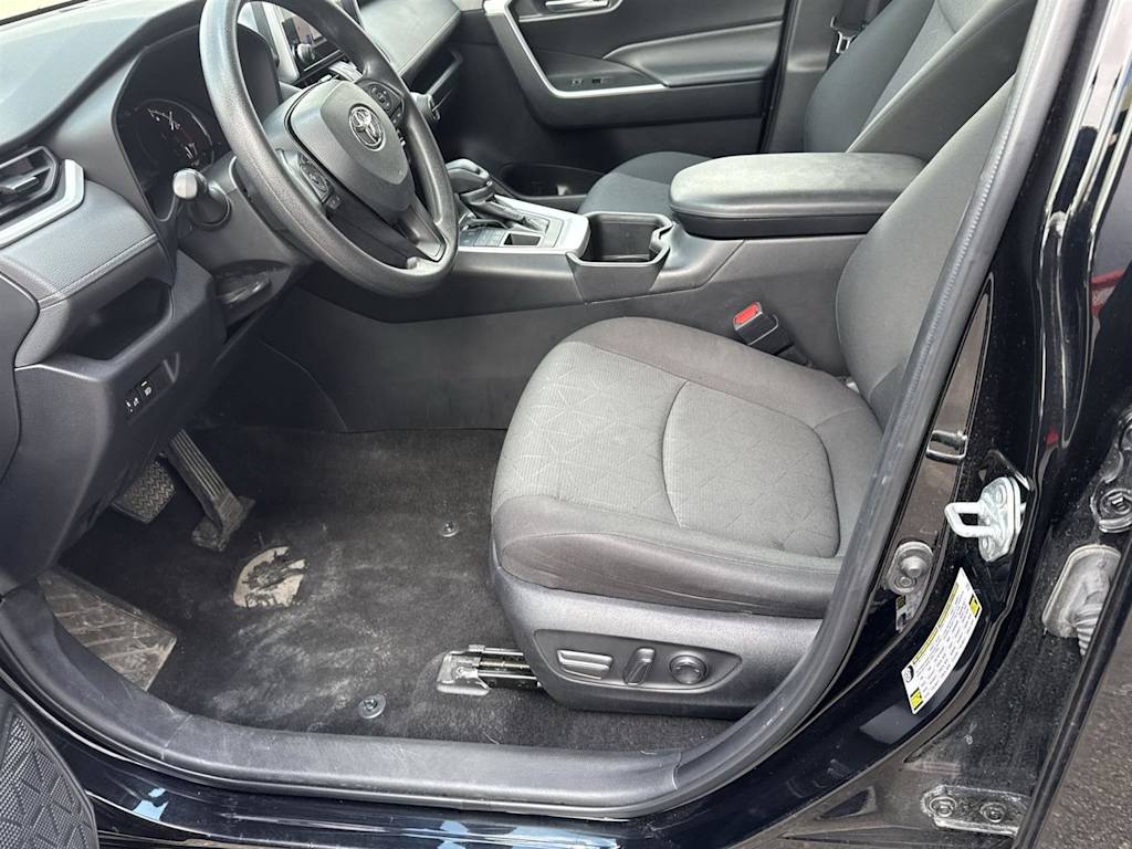 2023 Toyota RAV4 XLE 9
