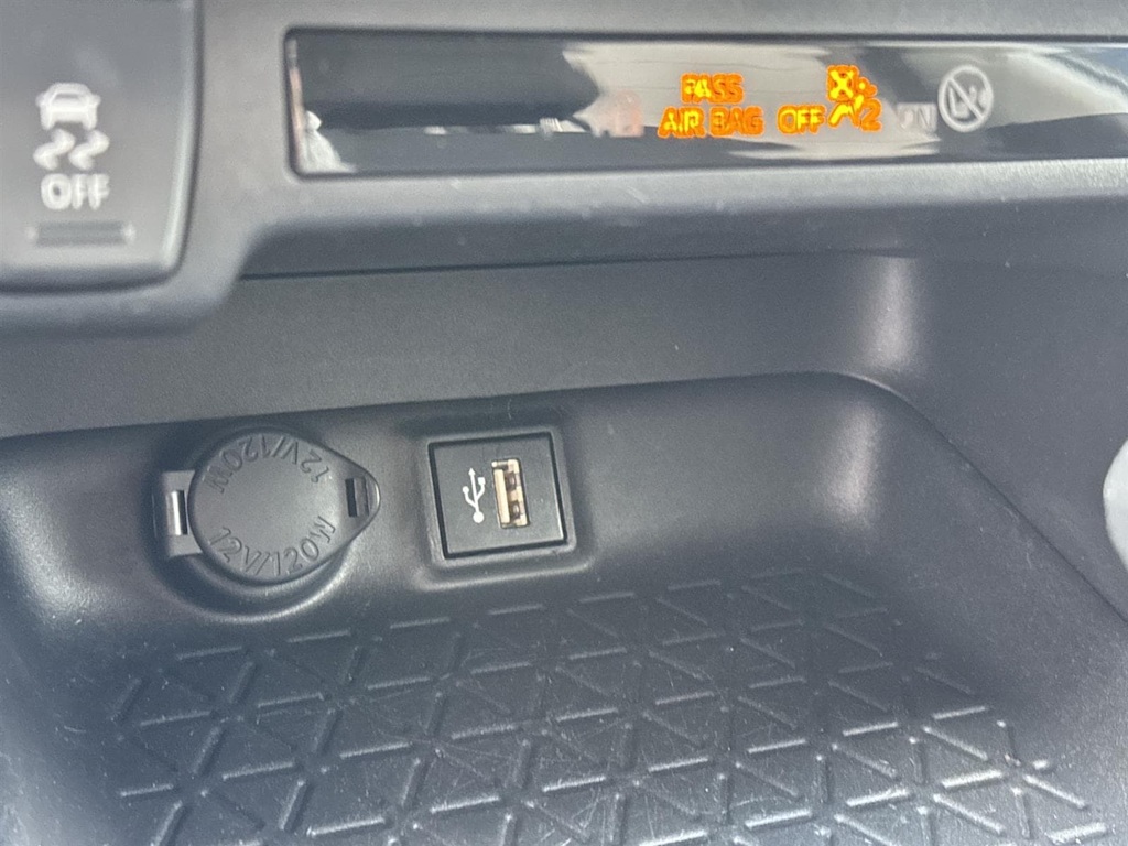 2023 Toyota RAV4 XLE 28