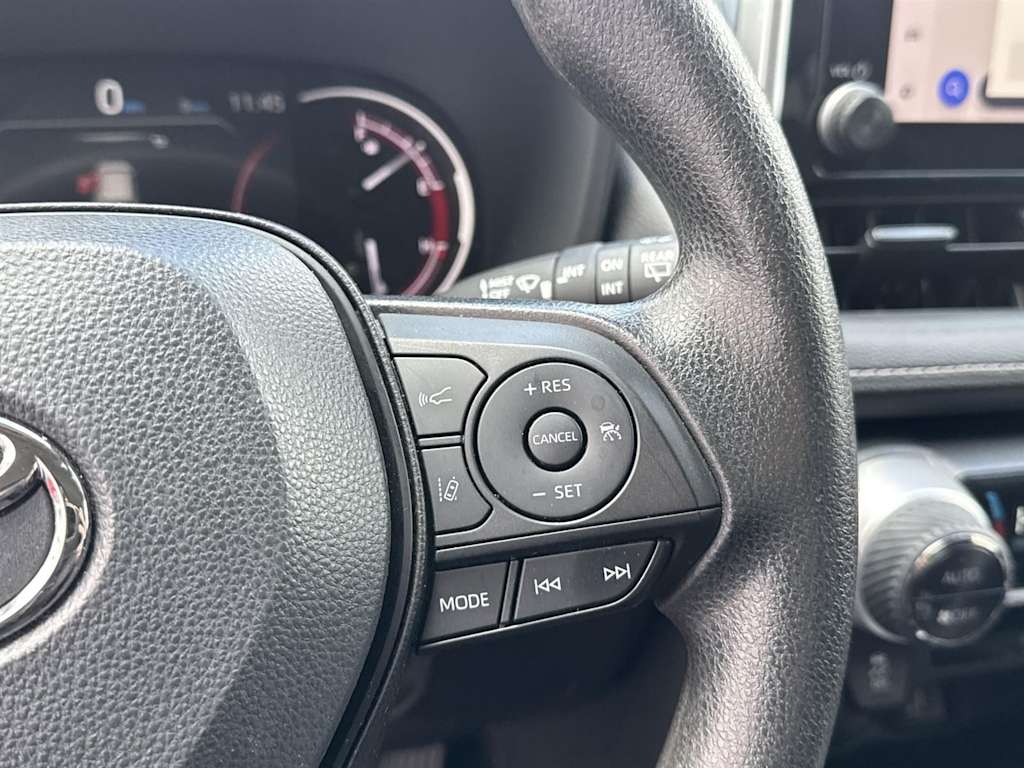 2023 Toyota RAV4 XLE 24