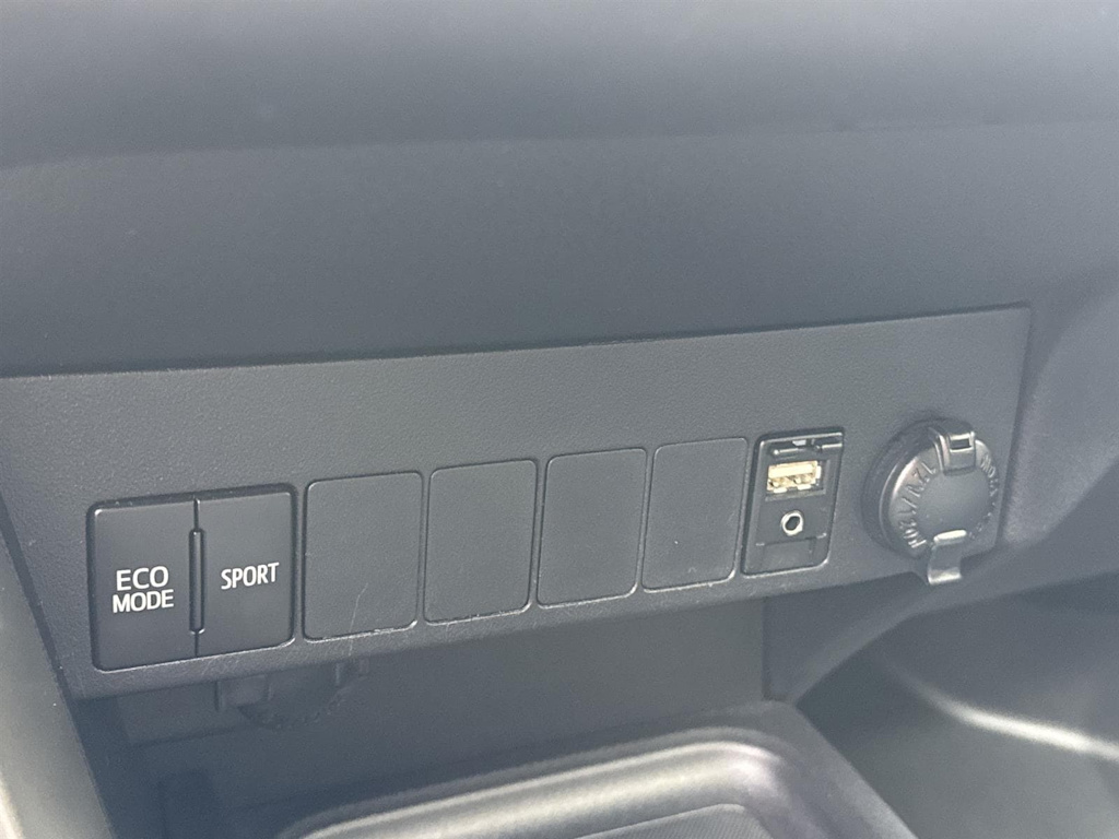 Thumbnail: 2016 Toyota RAV4 - 30