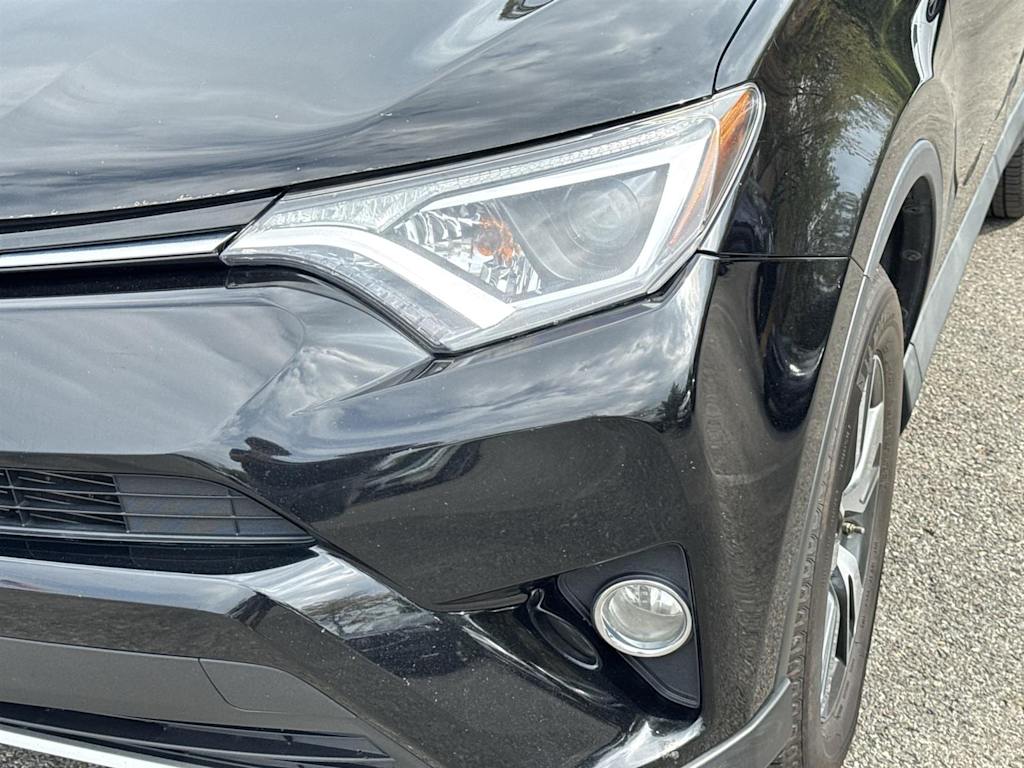 Thumbnail: 2016 Toyota RAV4 - 21