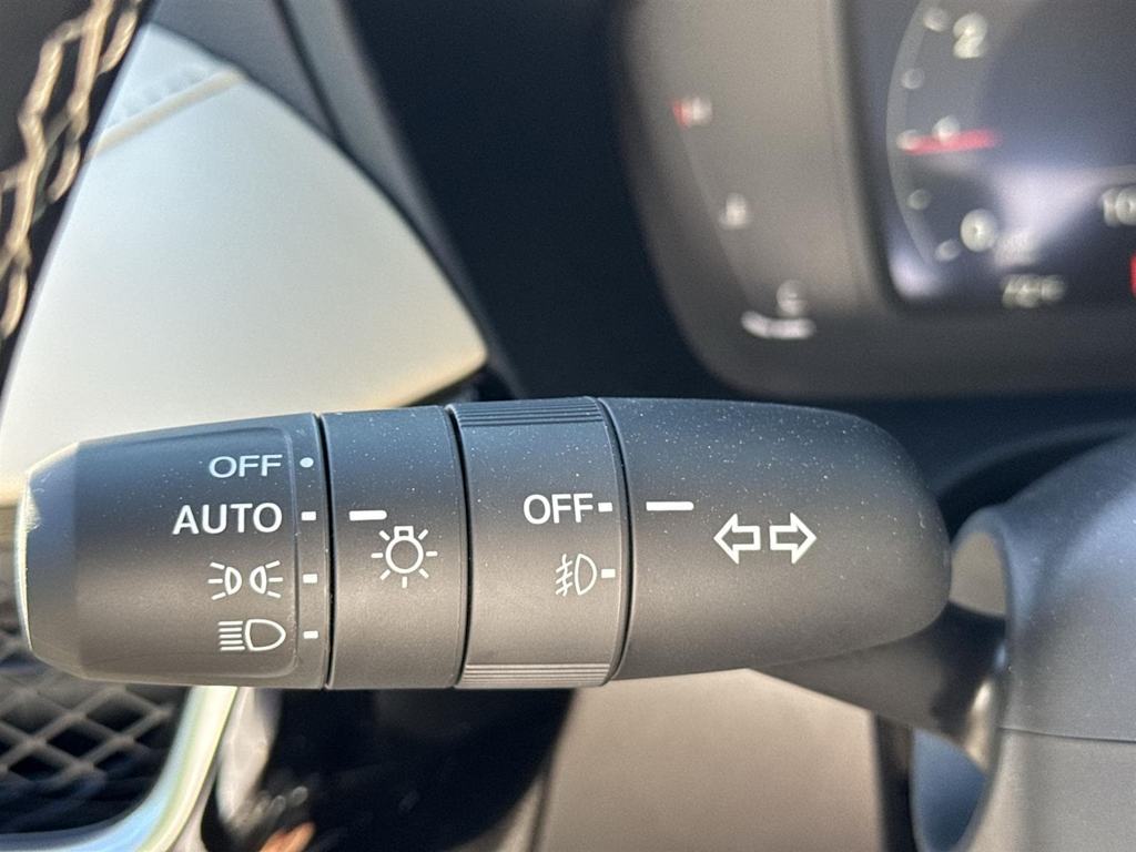 Thumbnail: 2025 Acura ADX - 25