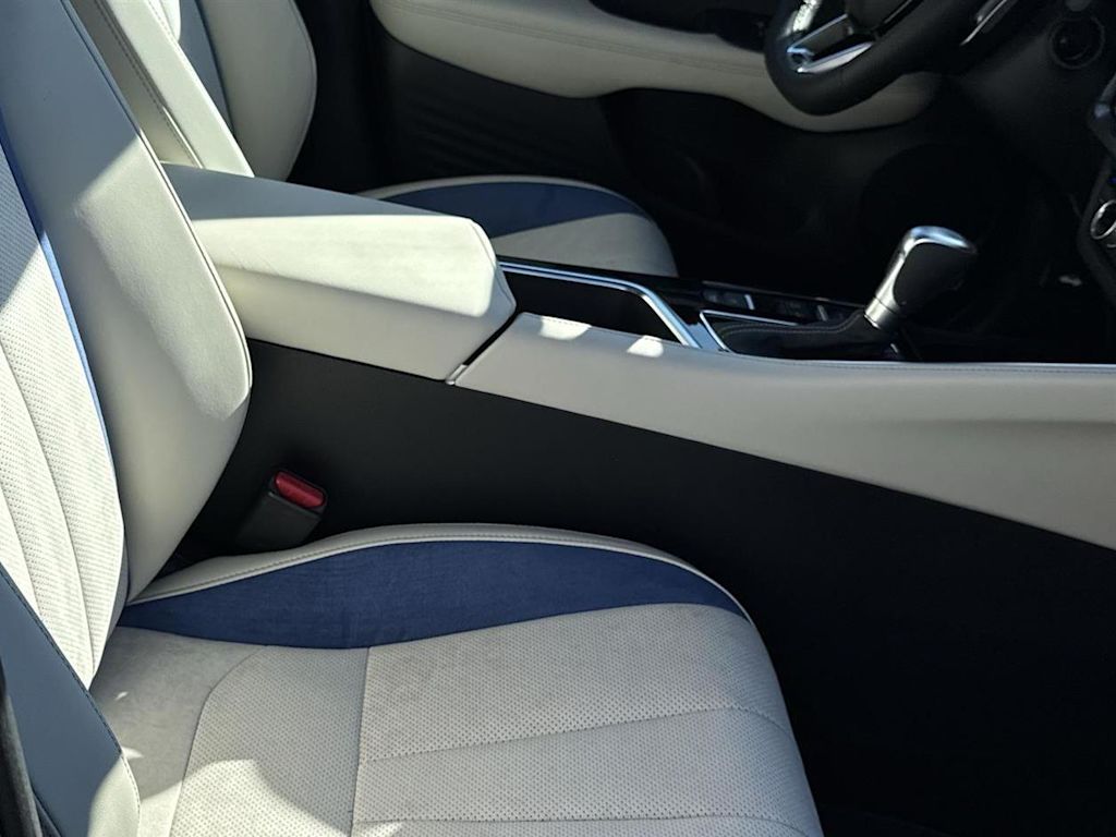 Thumbnail: 2025 Acura ADX - 22