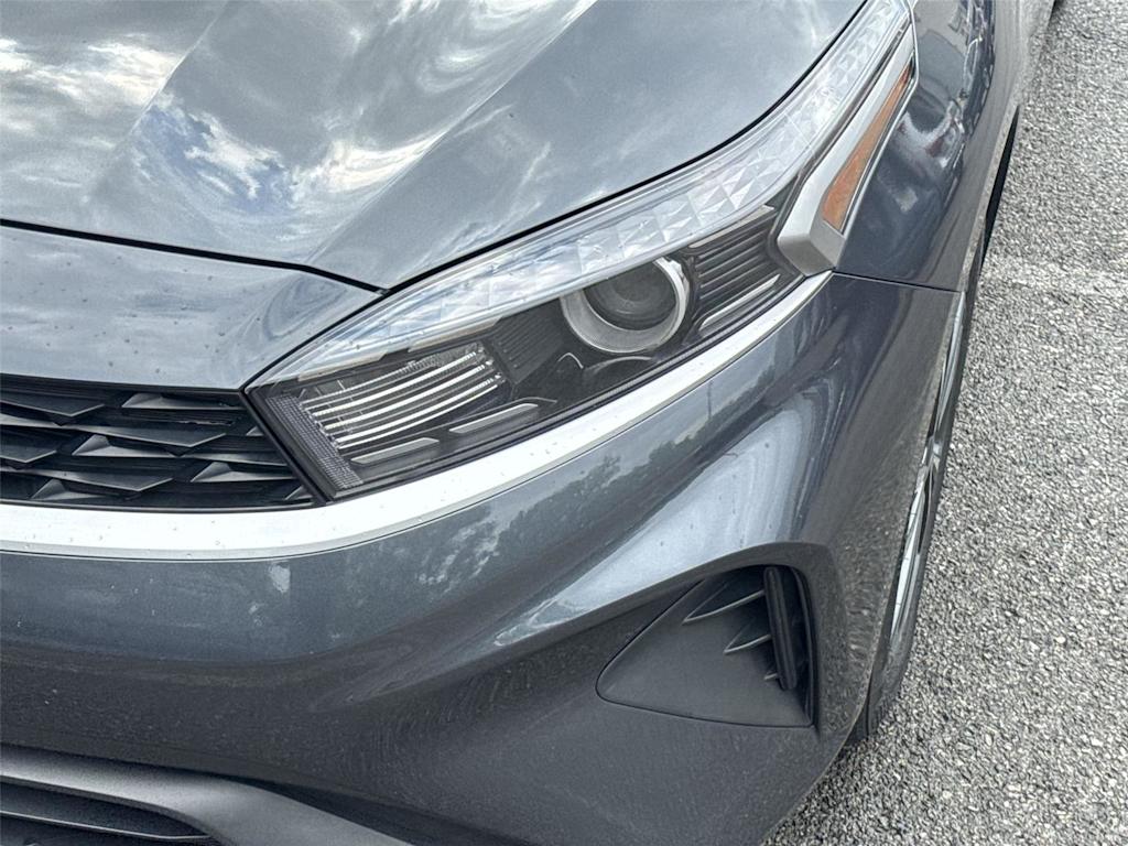 Thumbnail: 2023 Kia Forte - 18