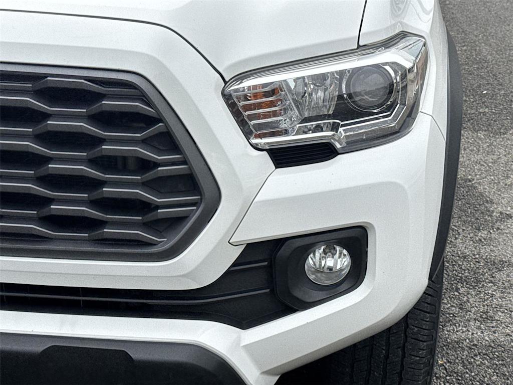 Thumbnail: 2020 Toyota Tacoma - 18