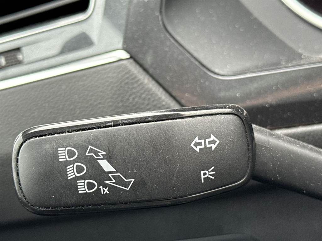 Thumbnail: 2021 Volkswagen Tiguan - 8