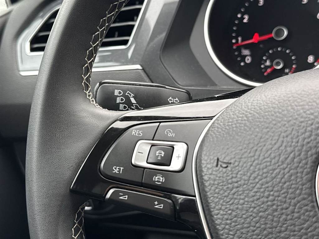 Thumbnail: 2021 Volkswagen Tiguan - 17