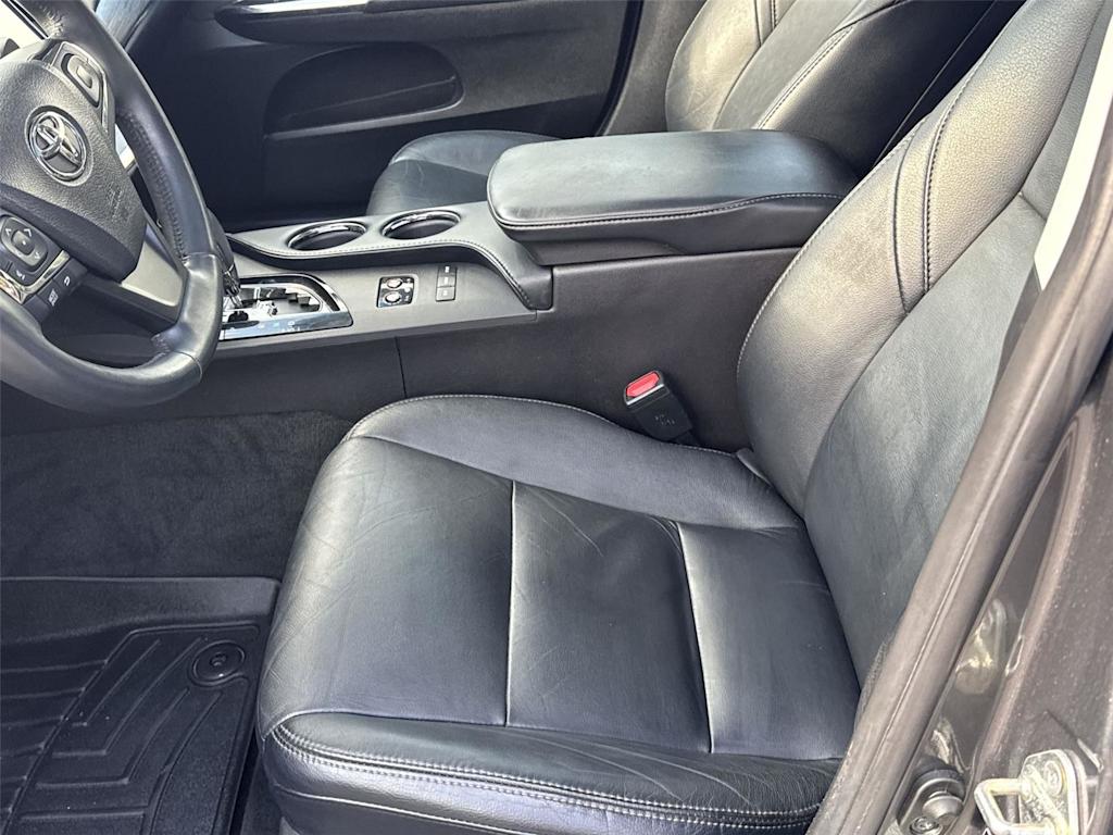 Thumbnail: 2016 Toyota Avalon - 9
