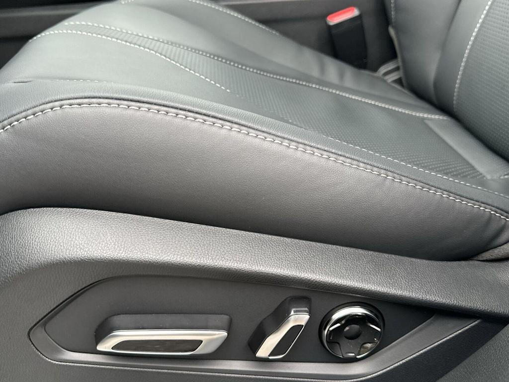 Thumbnail: 2026 Acura RDX - 19