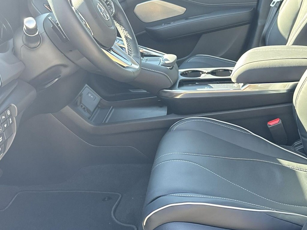 Thumbnail: 2026 Acura RDX - 9