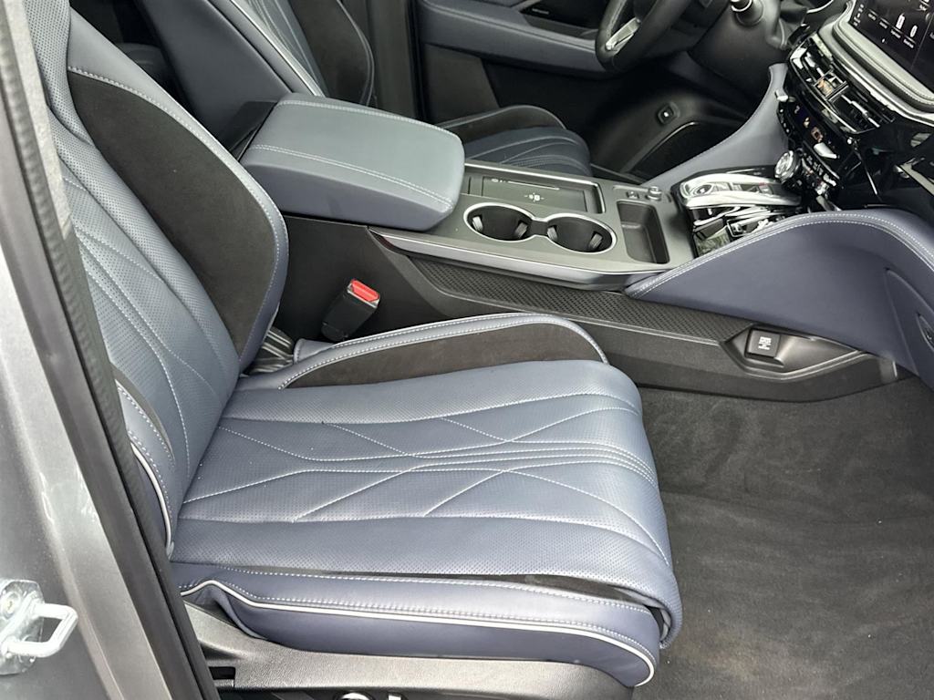 Thumbnail: 2025 Acura MDX - 24