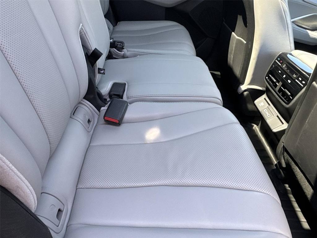 Thumbnail: 2023 Acura MDX - 21