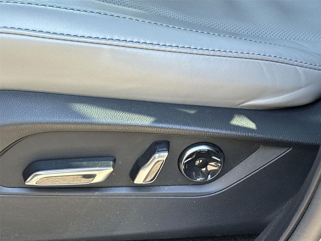 Thumbnail: 2023 Acura MDX - 19