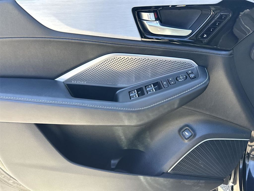 Thumbnail: 2023 Acura MDX - 30